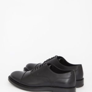 Lace-ups in black leather